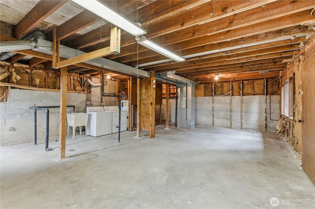 19416 49th Place NE, Lake Forest Park, WA 98155