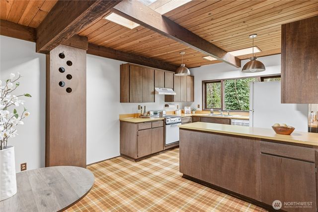 19416 49th Place NE, Lake Forest Park, WA 98155