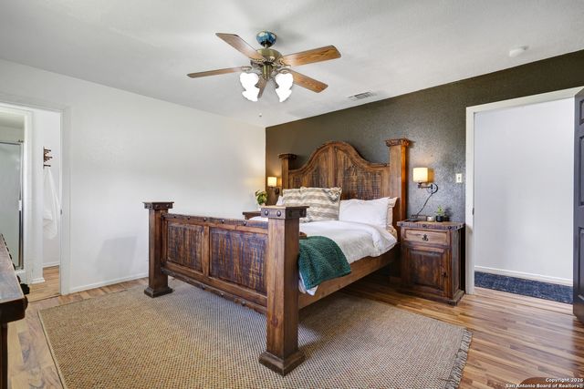 9950 Fm 471, Lacoste, TX 78039