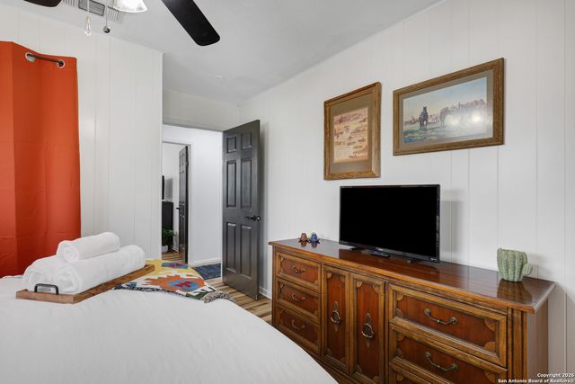 9950 Fm 471, Lacoste, TX 78039