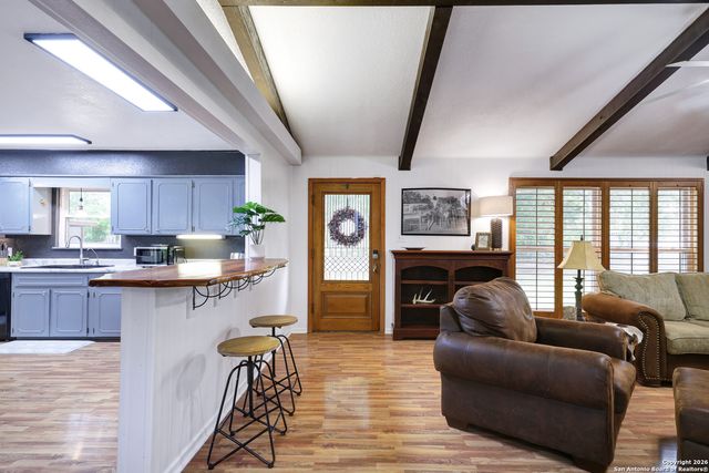 9950 Fm 471, Lacoste, TX 78039