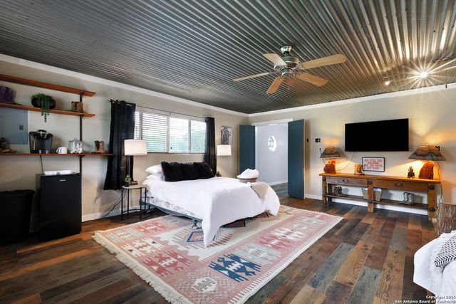 9950 Fm 471, Lacoste, TX 78039