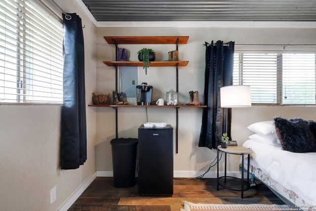 9950 Fm 471, Lacoste, TX 78039