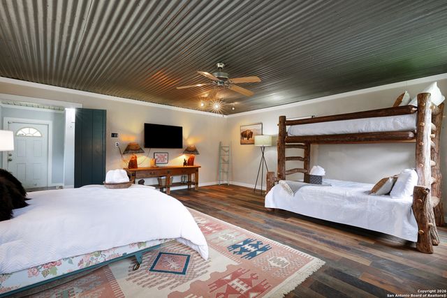 9950 Fm 471, Lacoste, TX 78039