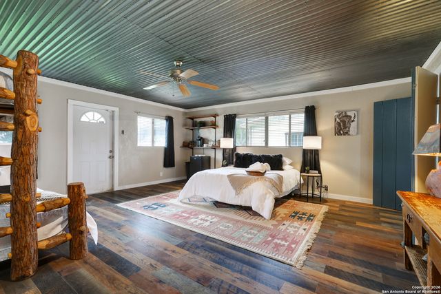 9950 Fm 471, Lacoste, TX 78039