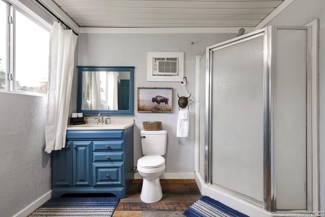 9950 Fm 471, Lacoste, TX 78039