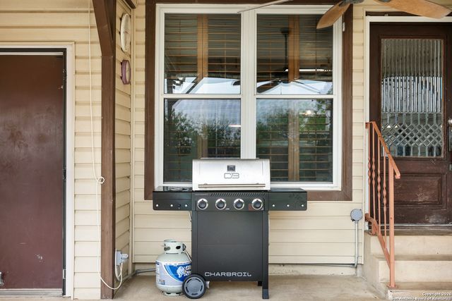 9950 Fm 471, Lacoste, TX 78039