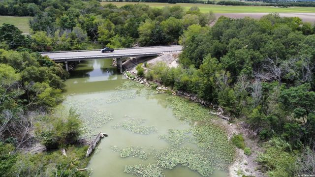 9950 Fm 471, Lacoste, TX 78039