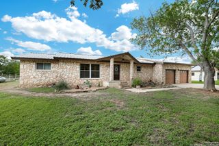 9950 Fm 471, Lacoste, TX 78039