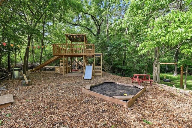 295 Fawn Lane, Liberty, MO 64068