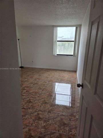 14601 N Kendall Dr 304K, Miami, FL 33186