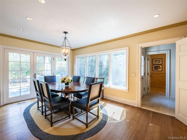 90 Elderfields Road, Manhasset, NY 11030