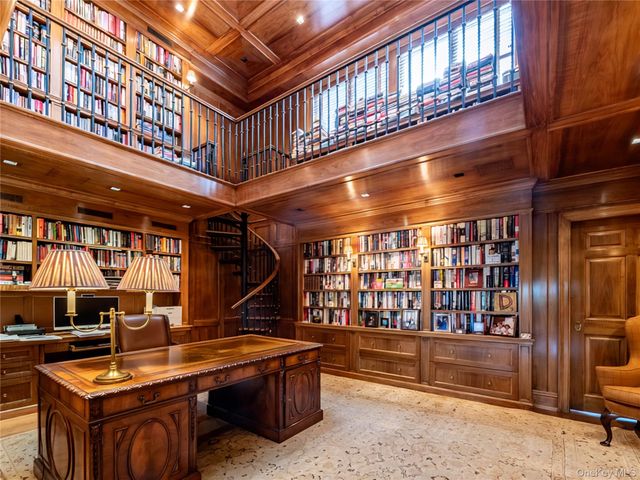 90 Elderfields Road, Manhasset, NY 11030
