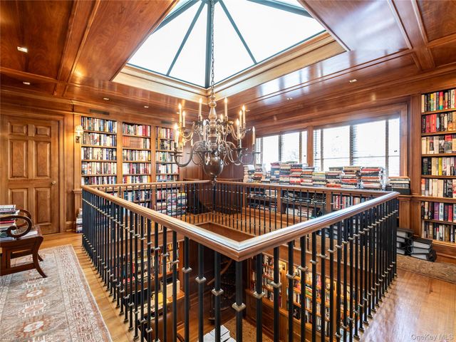 90 Elderfields Road, Manhasset, NY 11030