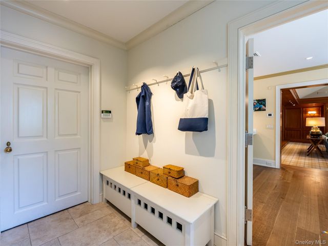 90 Elderfields Road, Manhasset, NY 11030