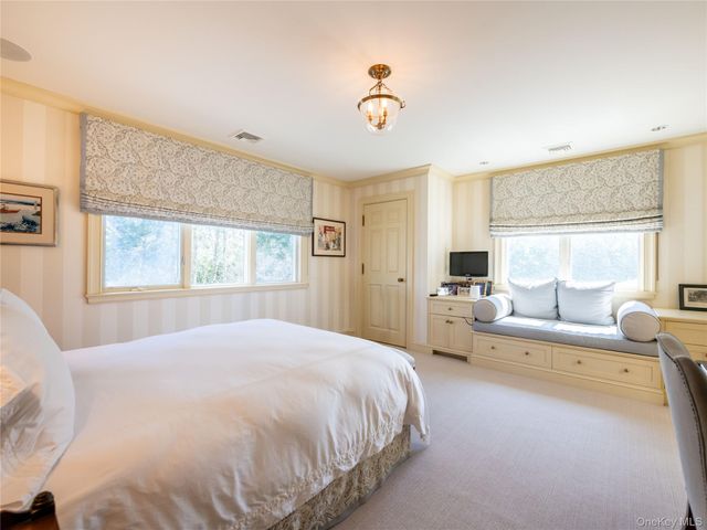 90 Elderfields Road, Manhasset, NY 11030