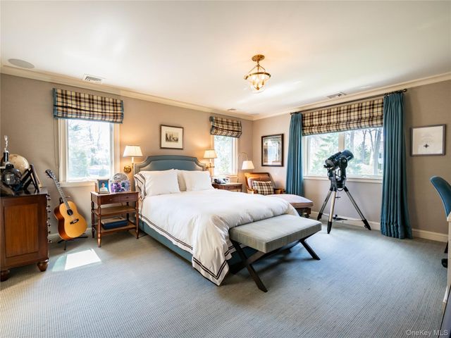 90 Elderfields Road, Manhasset, NY 11030