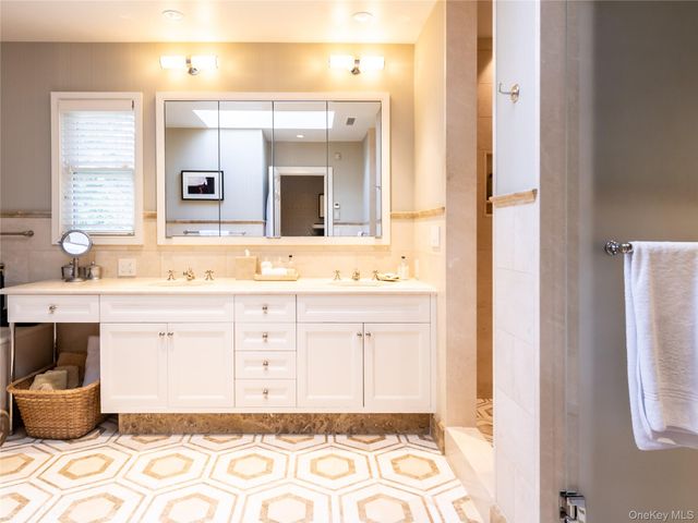 90 Elderfields Road, Manhasset, NY 11030