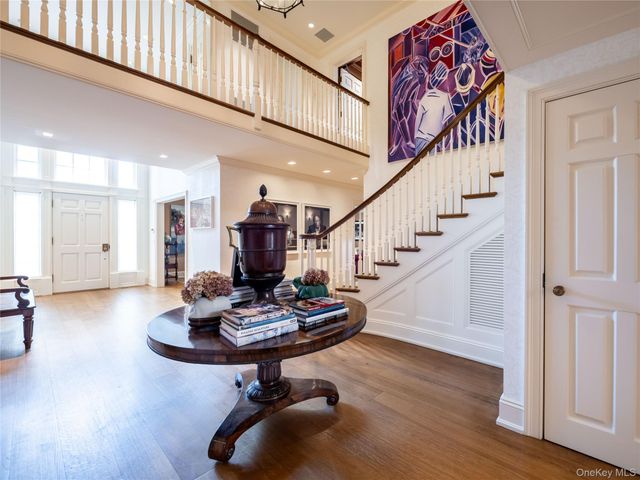 90 Elderfields Road, Manhasset, NY 11030