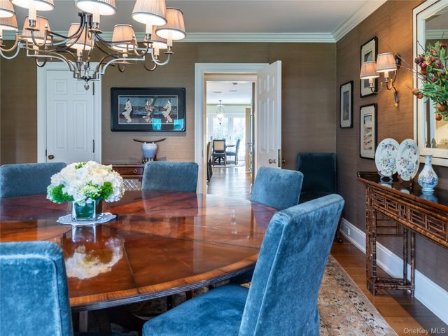 90 Elderfields Road, Manhasset, NY 11030