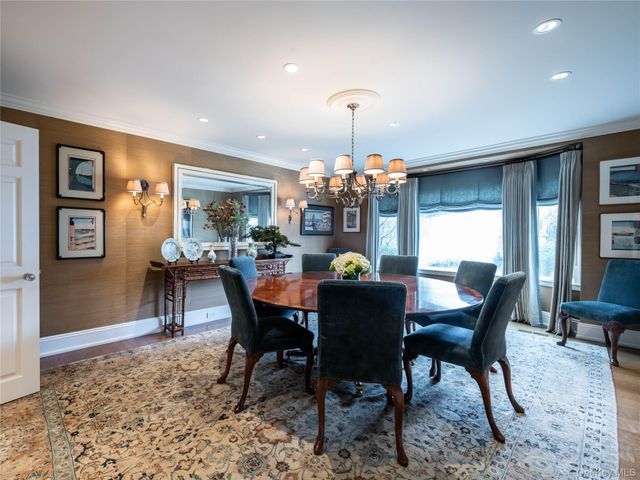 90 Elderfields Road, Manhasset, NY 11030