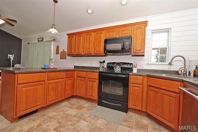 109 Sunset Court, Farmington, MO 63640