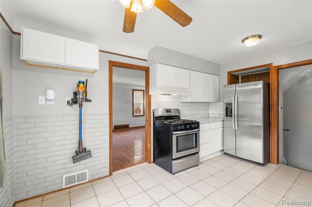 1946 Leblanc Street, Lincoln Park, MI 48146