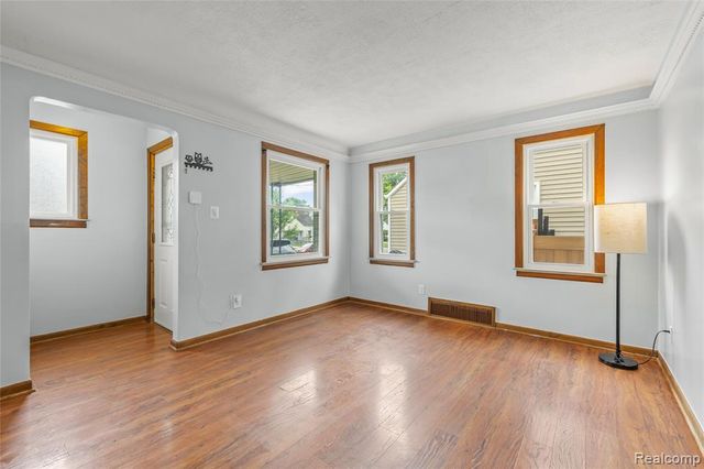 1946 Leblanc Street, Lincoln Park, MI 48146