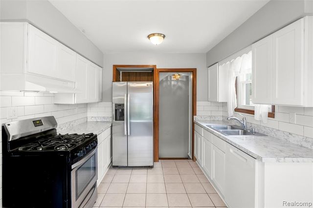 1946 Leblanc Street, Lincoln Park, MI 48146