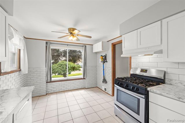1946 Leblanc Street, Lincoln Park, MI 48146