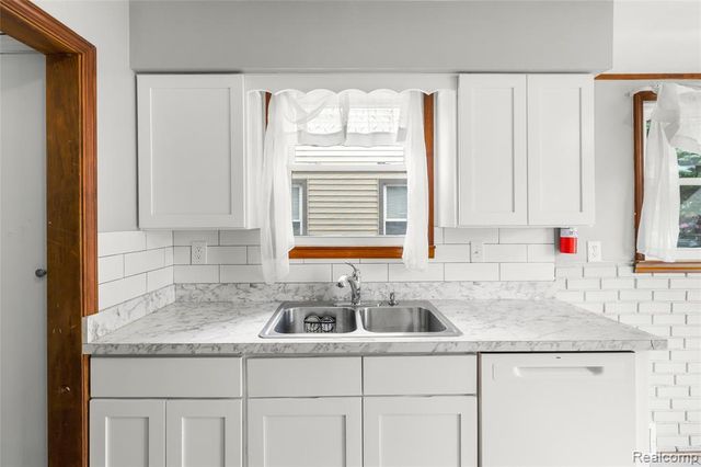 1946 Leblanc Street, Lincoln Park, MI 48146
