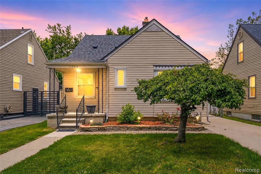 1946 Leblanc Street, Lincoln Park, MI 48146