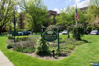 2337 Hudson Terrace C18, Fort Lee, NJ 07024