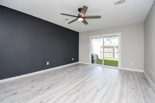 207 Granberry Street, Humble, TX 77338