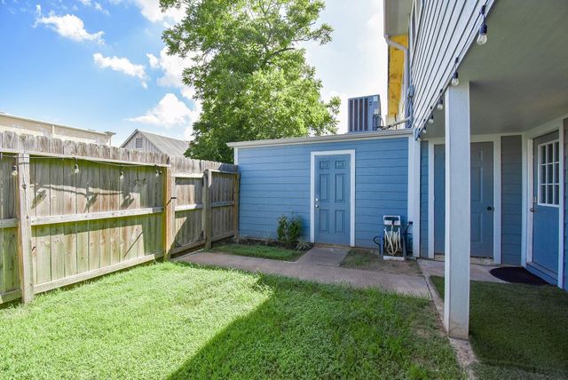 207 Granberry Street, Humble, TX 77338