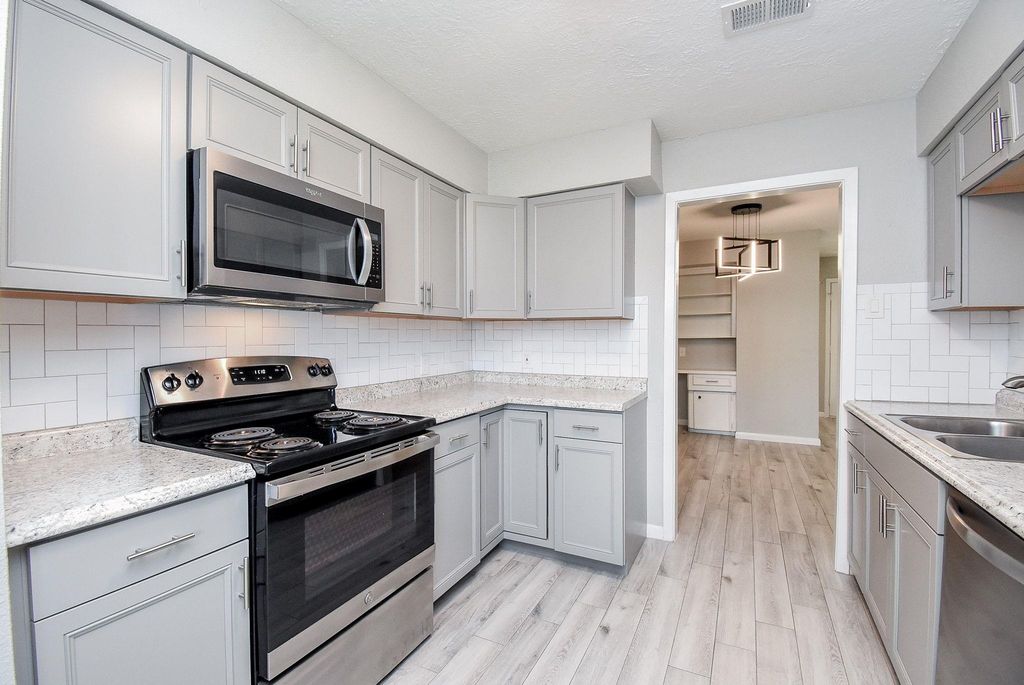 207 Granberry Street, Humble, TX 77338