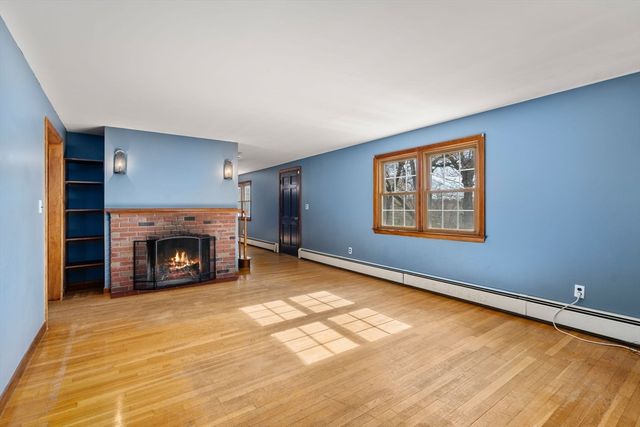 89 Center Rd, Dudley, MA 01571