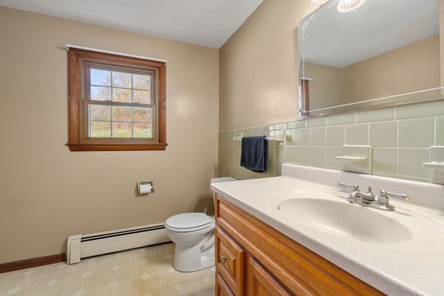89 Center Rd, Dudley, MA 01571