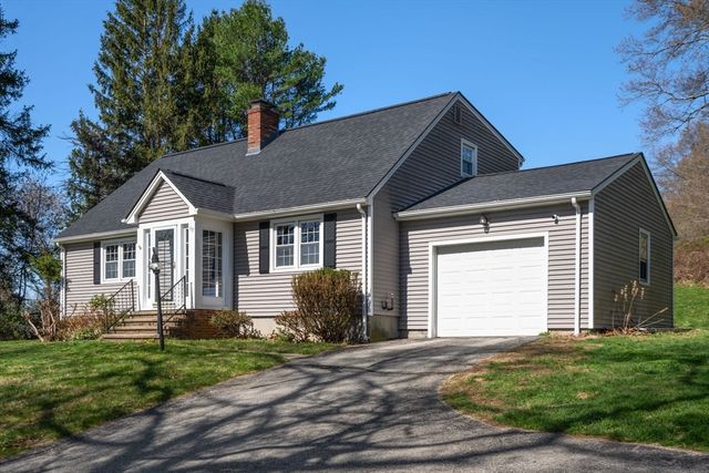 89 Center Rd, Dudley, MA 01571
