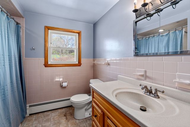 89 Center Rd, Dudley, MA 01571