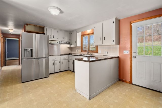 89 Center Rd, Dudley, MA 01571
