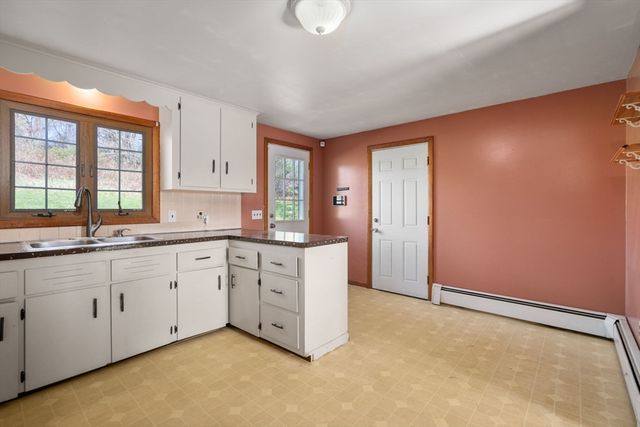 89 Center Rd, Dudley, MA 01571