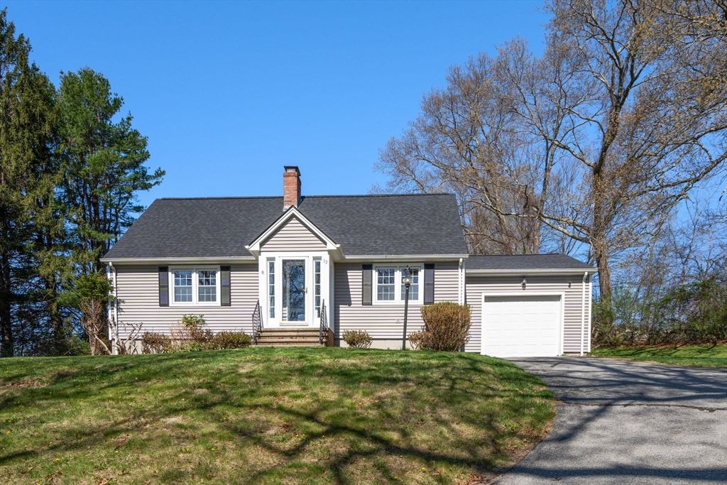 89 Center Rd, Dudley, MA 01571