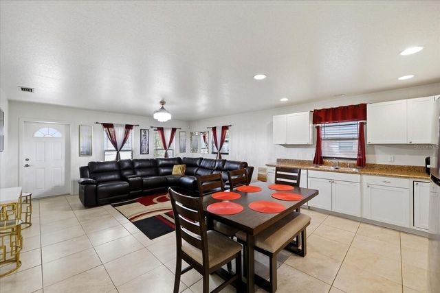 1827 48TH STREET S, St Petersburg, FL 33711