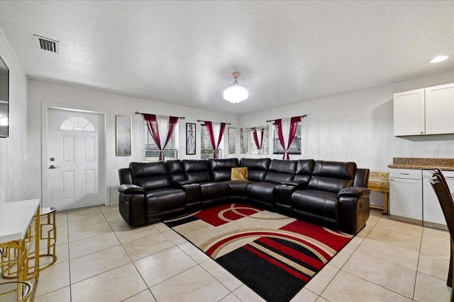 1827 48TH STREET S, St Petersburg, FL 33711