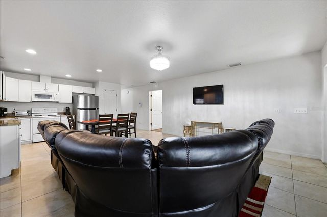 1827 48TH STREET S, St Petersburg, FL 33711