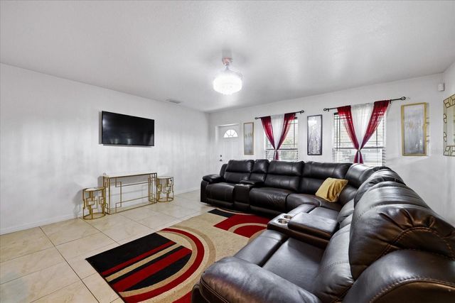 1827 48TH STREET S, St Petersburg, FL 33711