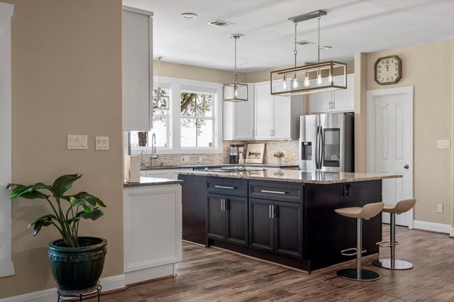 1005 Canyonwood DR, Dripping Springs, TX 78620