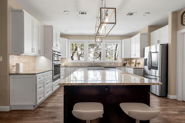 1005 Canyonwood DR, Dripping Springs, TX 78620