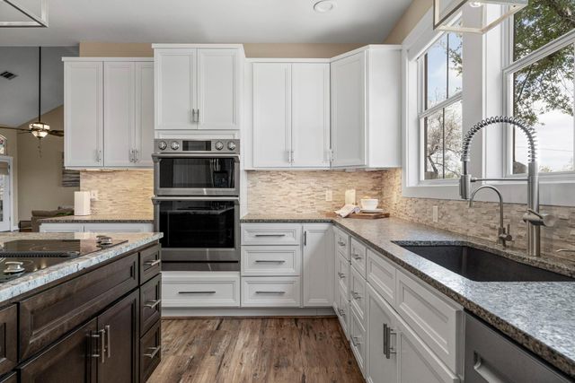 1005 Canyonwood DR, Dripping Springs, TX 78620